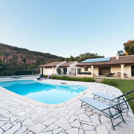 빌라 Exclusive Authentic Riviera - Private Pool, Petanque Court, Panoramic Mediterranean Sea & Esterel Mountain Views Saint-Raphaël