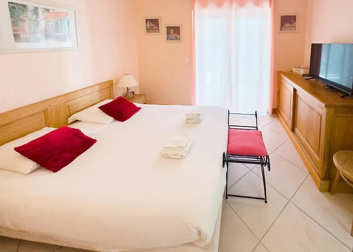 Exclusive Authentic Riviera - Private Pool, Petanque Court, Panoramic Mediterranean Sea & Esterel Mountain Views Villa *